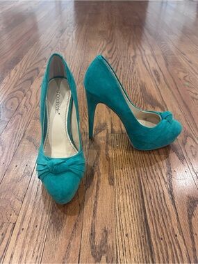 Green Suede-like High Heel Pumps with Knot Detail